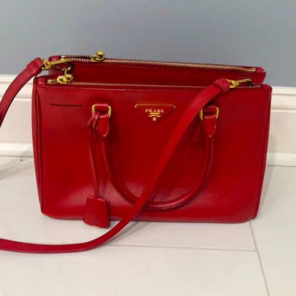 Prada Handbags - Prada saffiano bag